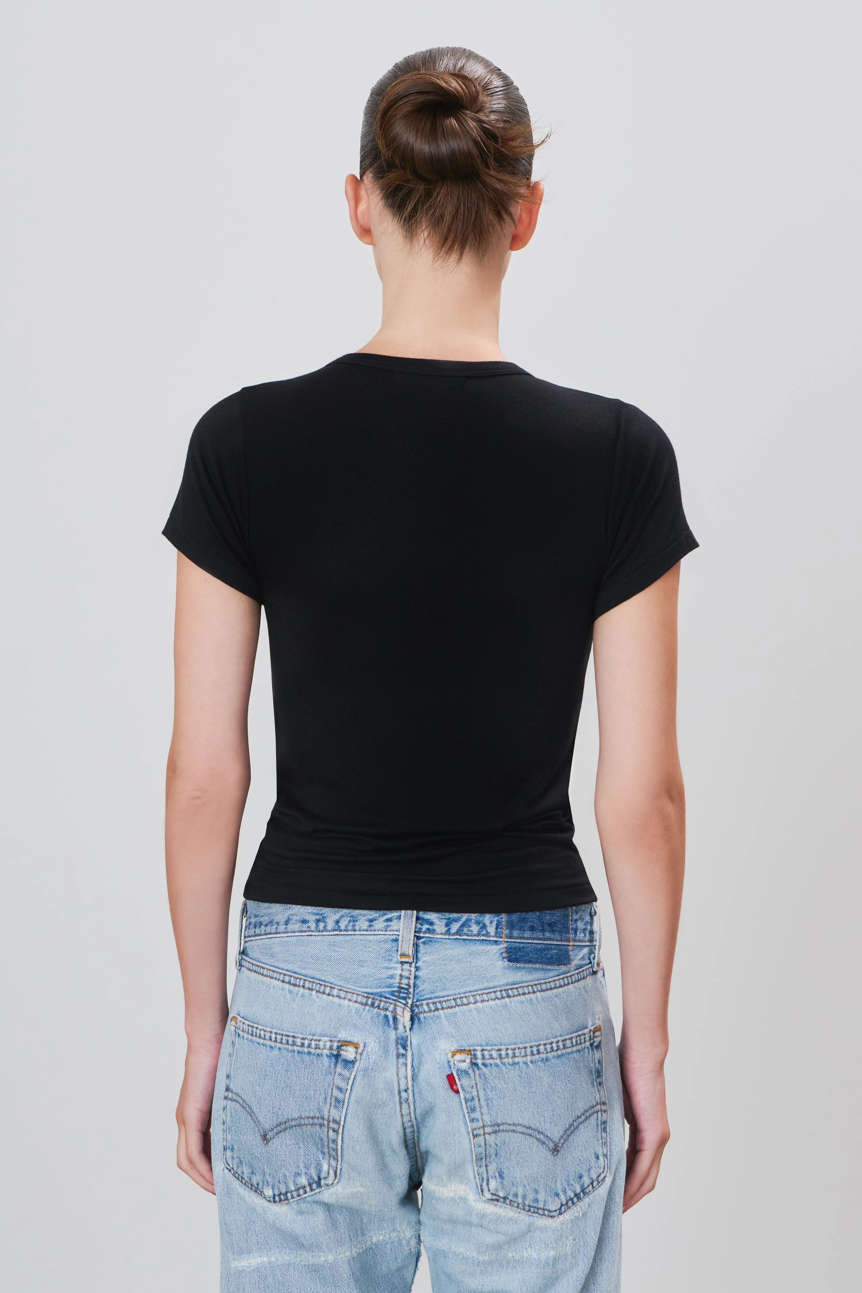FITTED CREWNECK SHORT SLEEVE T-SHIRT