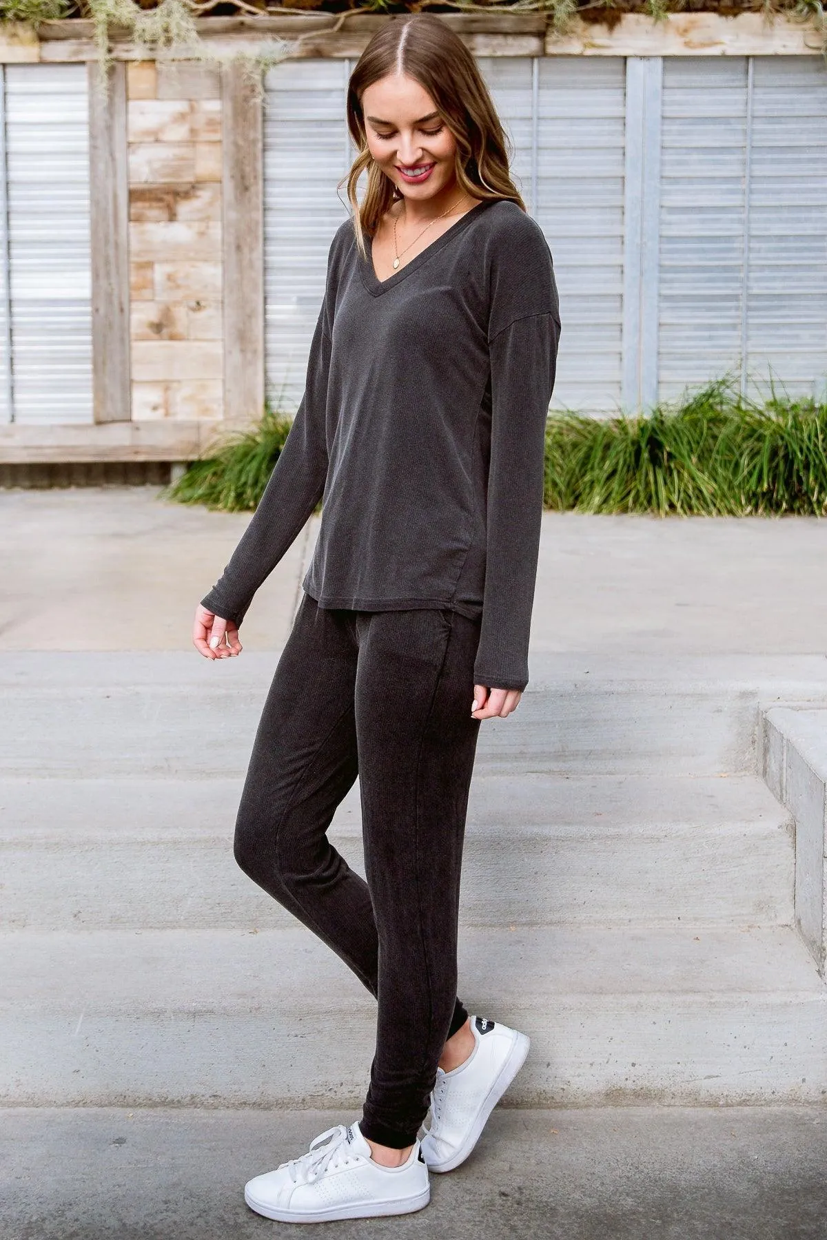 Hazel Blues® | Essential Lounge Top In Black Lava