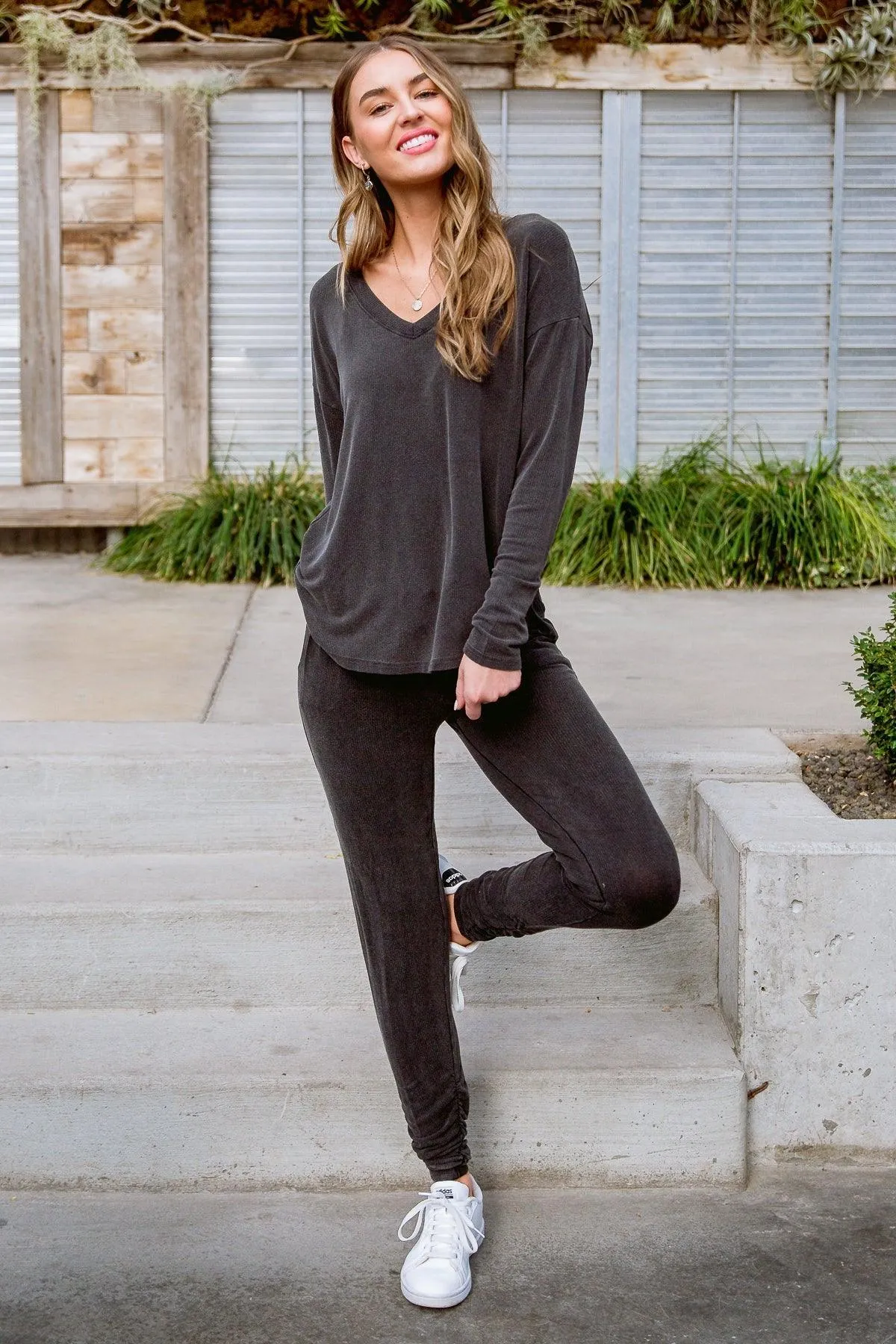 Hazel Blues® | Essential Lounge Top In Black Lava