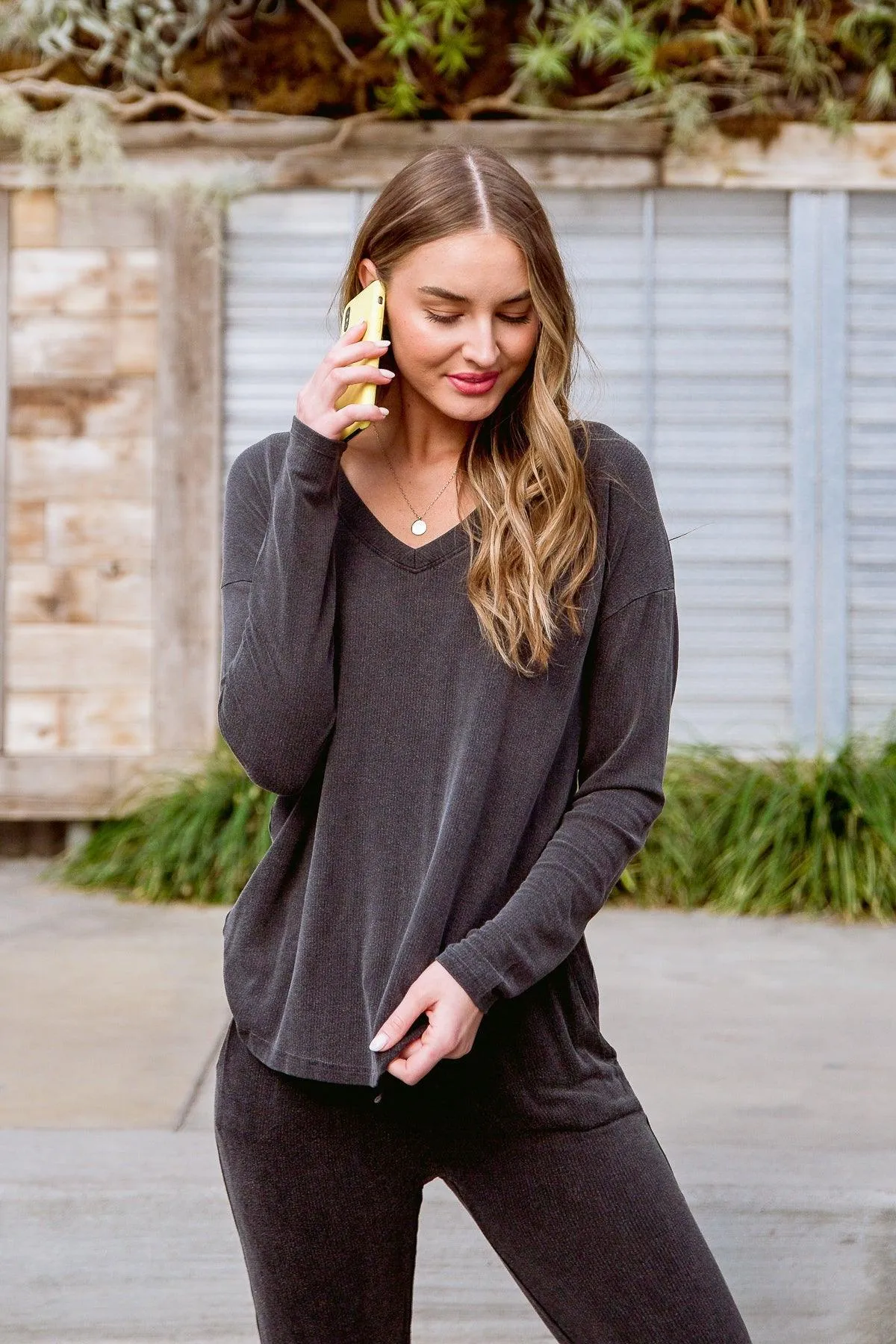 Hazel Blues® | Essential Lounge Top In Black Lava