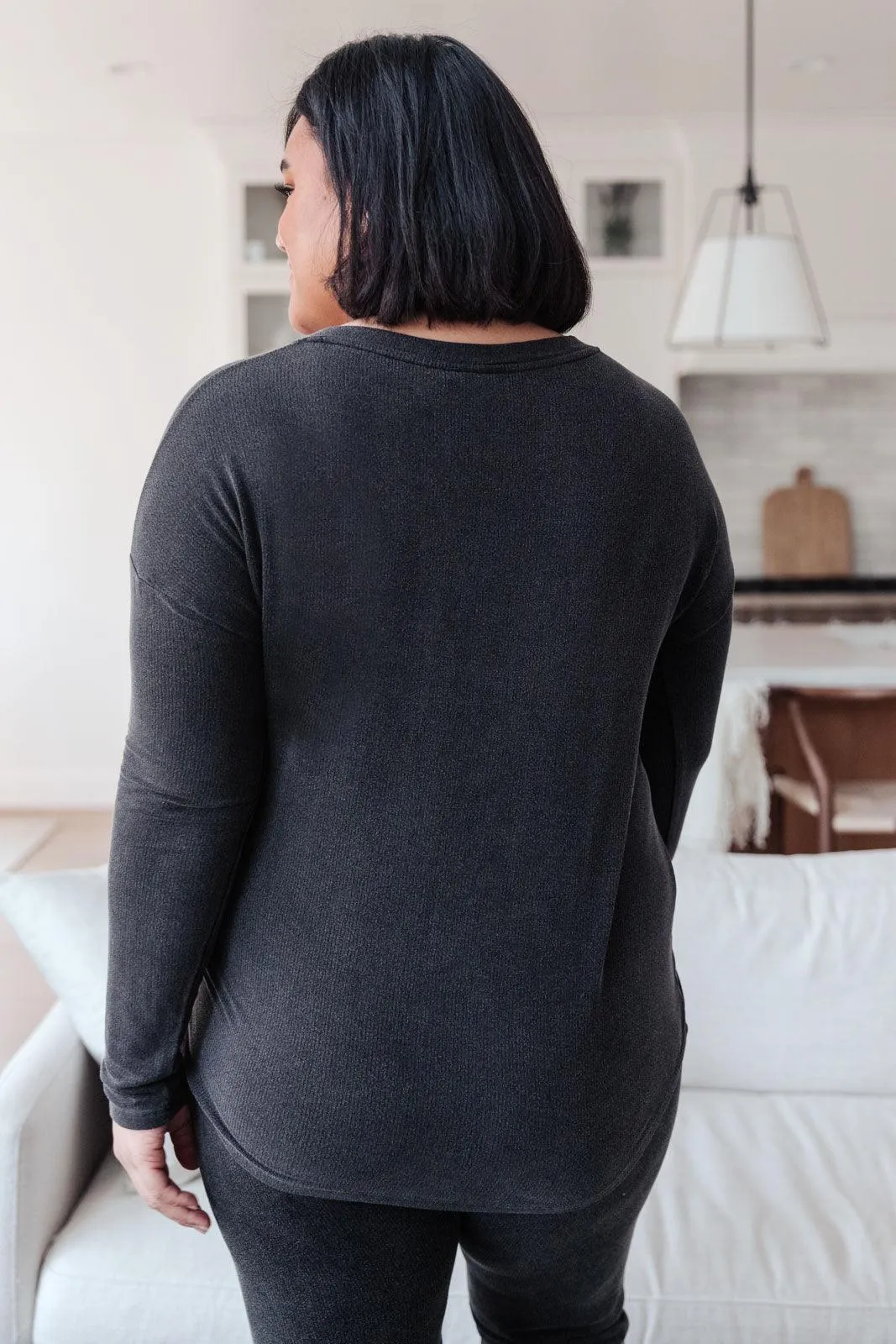 Hazel Blues® | Essential Lounge Top In Black Lava