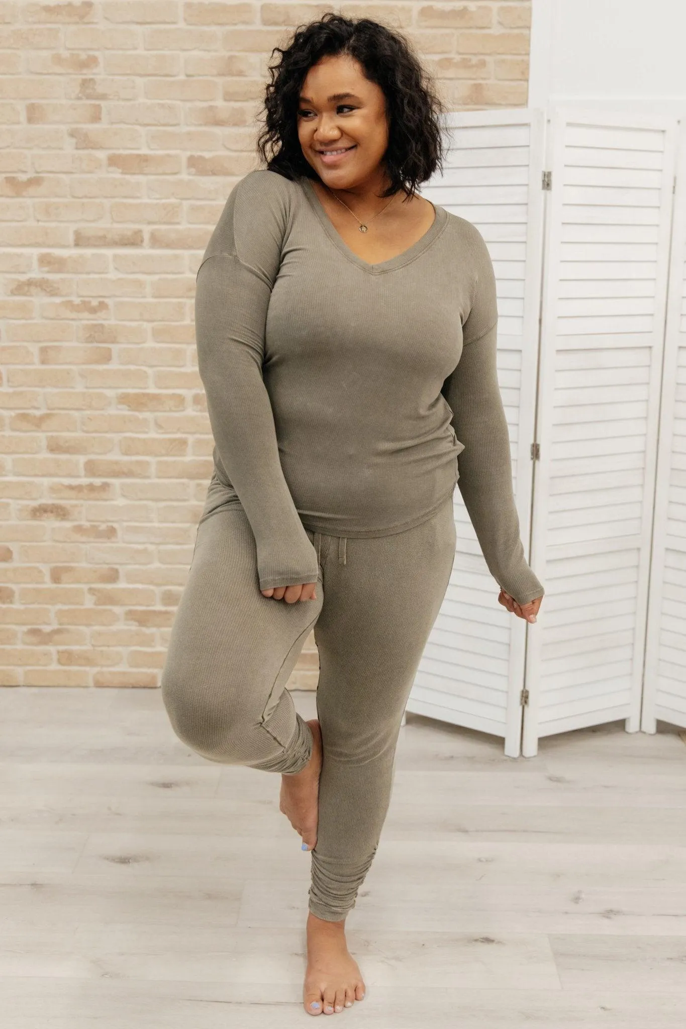 Hazel Blues® | Essential Lounge Top in Mineral Wash Olive
