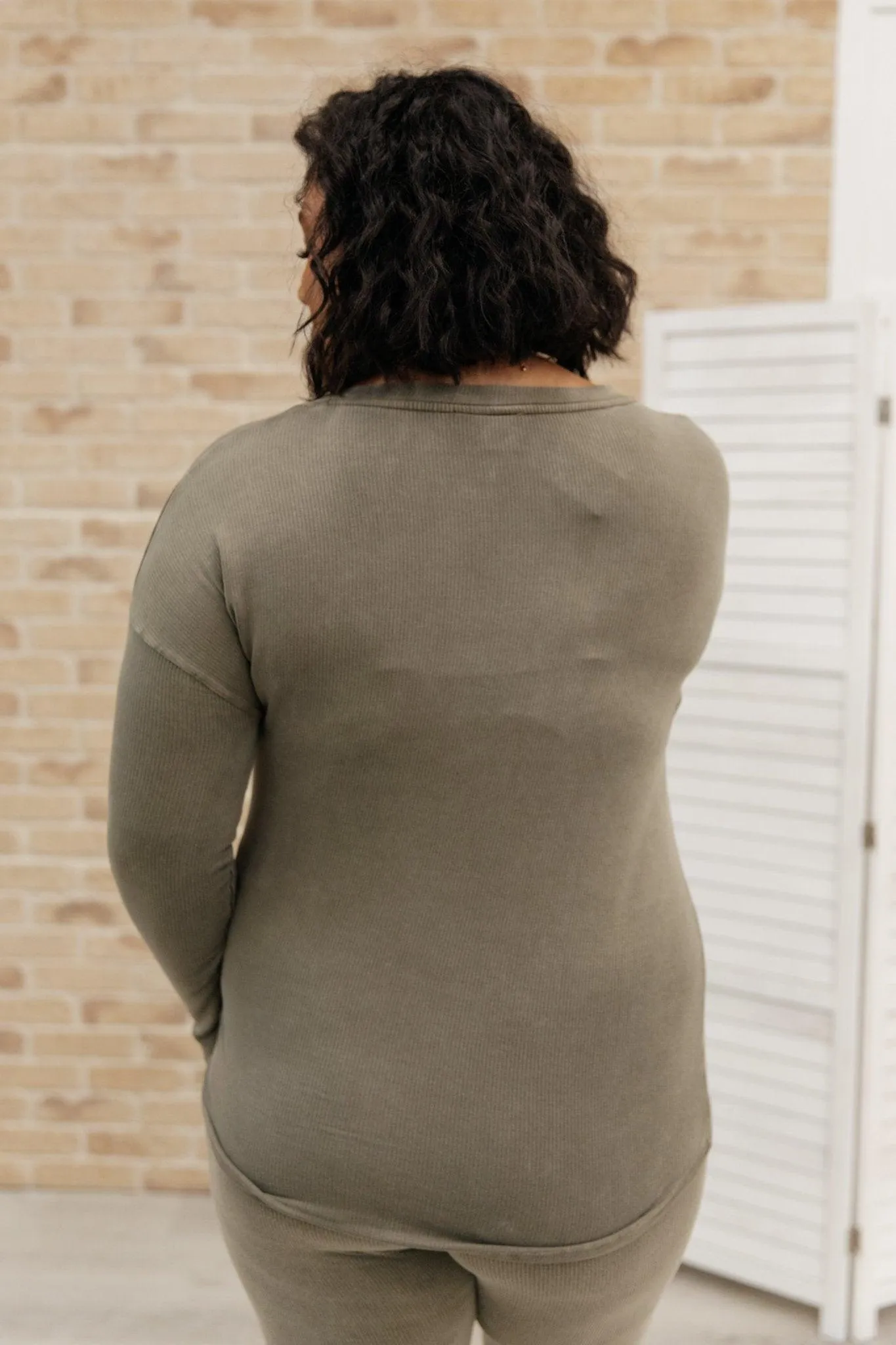 Hazel Blues® | Essential Lounge Top in Mineral Wash Olive