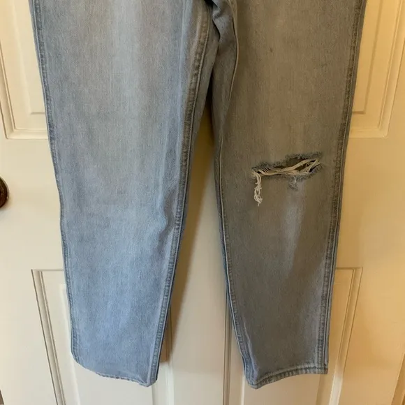 Levi’s Mom Bib Overalls Donna Martin Light Wash Ankle Denim 90s Size 28 NWT