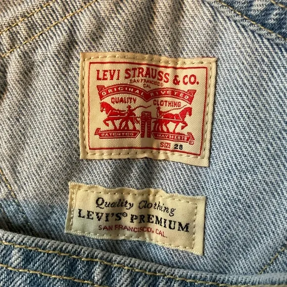 Levi’s Mom Bib Overalls Donna Martin Light Wash Ankle Denim 90s Size 28 NWT