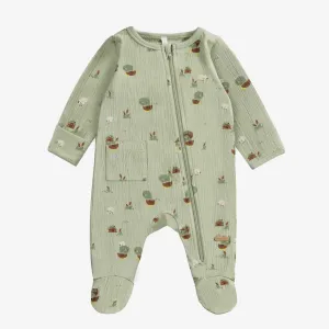 Pyjama une pièce vert sauge à motifs de canetons en jersey crêpé, naissance || Sage green one piece pajamaa with ducks print in crinkle jersey, newborn