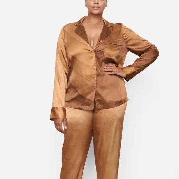 SKIMS Silk Pajama Top Button Front Nude Print Womens  XXS