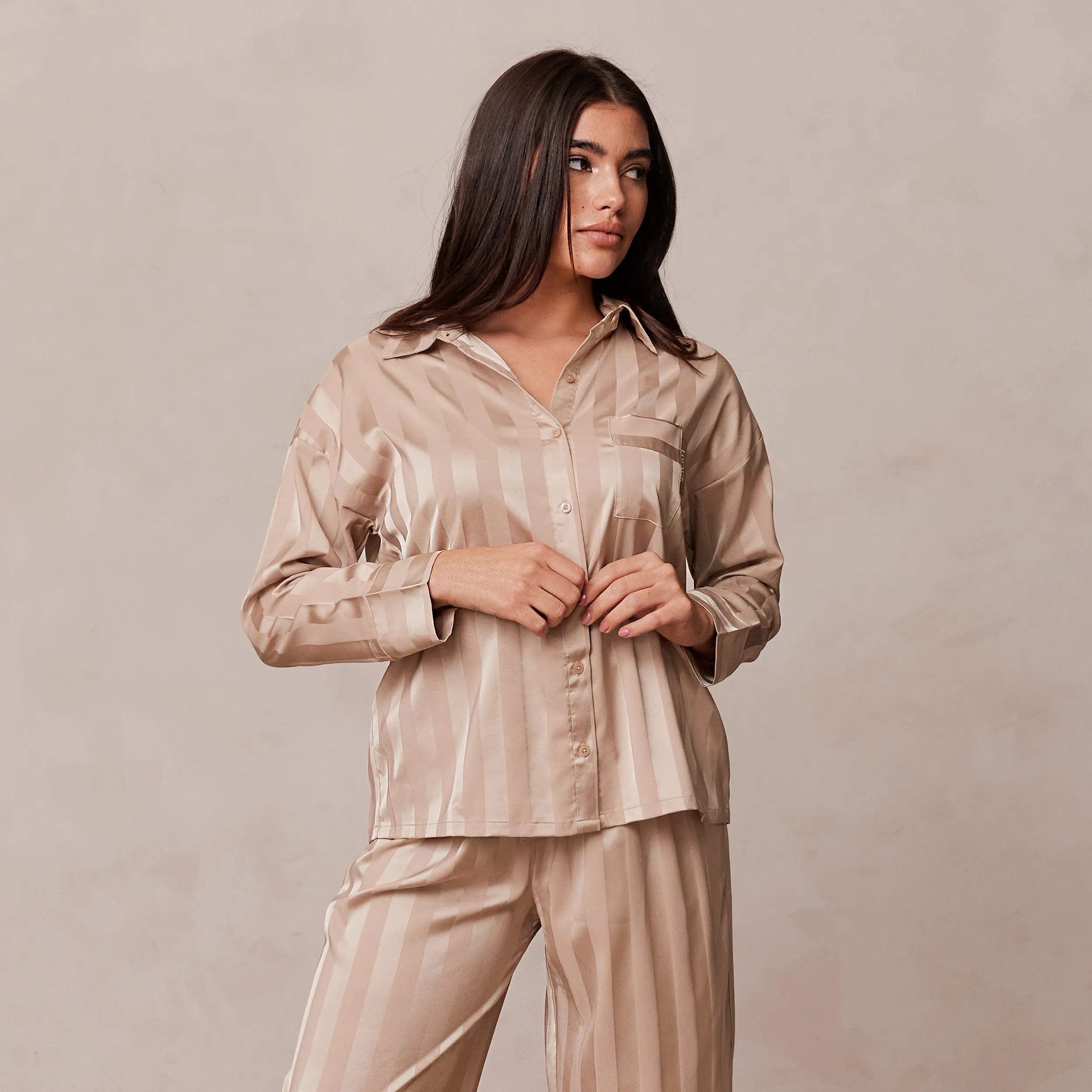 Striped Satin Chemise de Pyjama - Beige