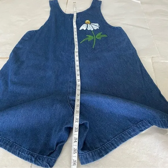 SunBelt Denim overalls Painted white daisies Front pockets Decorative buttons S